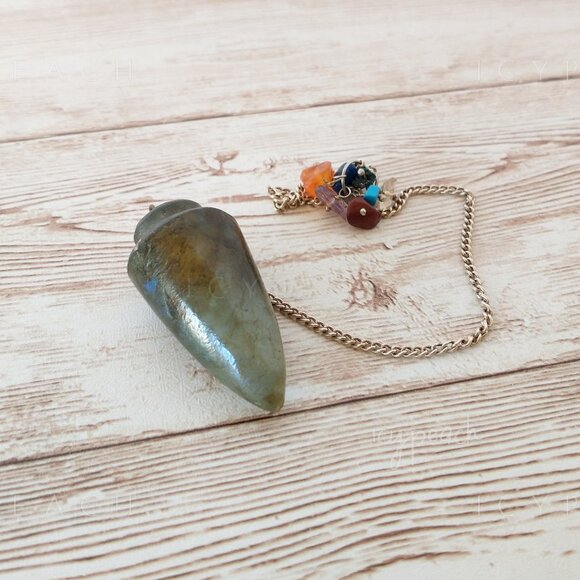 Crystal Pendulum Labradorite Chakra Chips Handmade Teardrop with Mini Stones - Picture 2 of 9